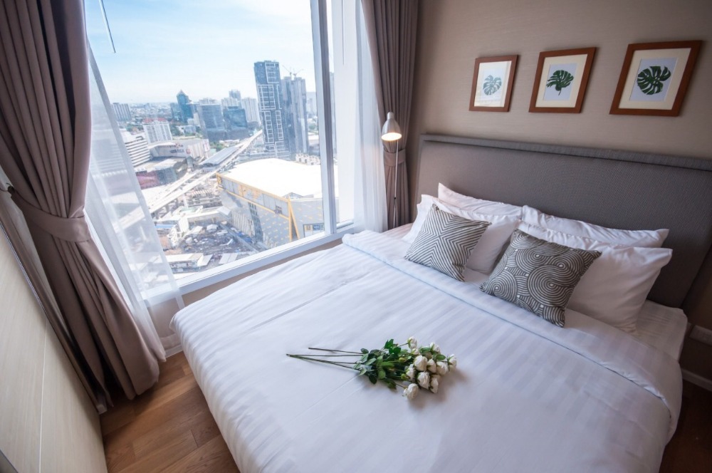 For sale 🎀 The Saint Residences near BTS Lat Phrao Intersection, MRT Phahon Yothin, beautiful room, good view.