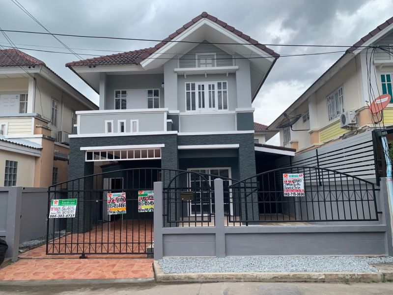 Selling very cheaply, 2-story semi-detached house, Villa Ram Ithra 9 Village, area 40.3 sq m, Soi Khubon 27, intersection 60. The house has 3 bedrooms, 2 bathrooms. Selling very cheaply, 2-story semi-detached house, Villa Ram Ithra 9 Village, area 40.3 sq m, Soi Khubon 27, intersection 60. The house has 3 bedrooms, 2 bathrooms.