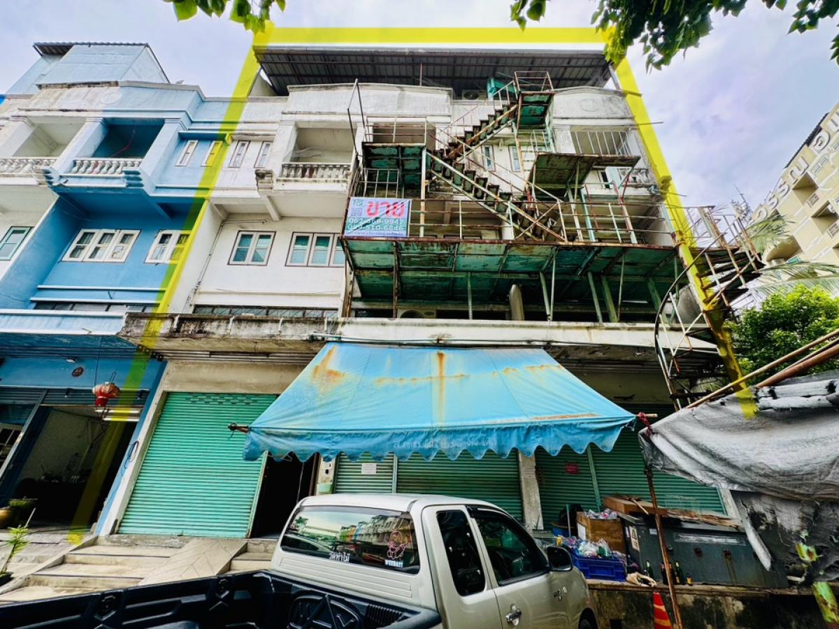 Commercial building for sale, 4 floors, 3 units, used as a factory and office for an electronic parts manufacturing company. With empty land 100 sq m in Soi Ramintra 58.