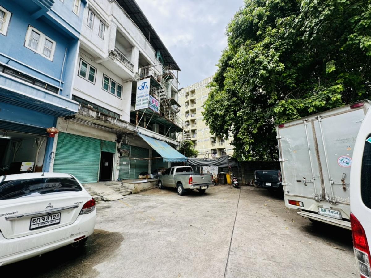 Commercial building for sale, 4 floors, 3 units, used as a factory and office for an electronic parts manufacturing company. With empty land 100 sq m in Soi Ramintra 58. – รูปที่ 2