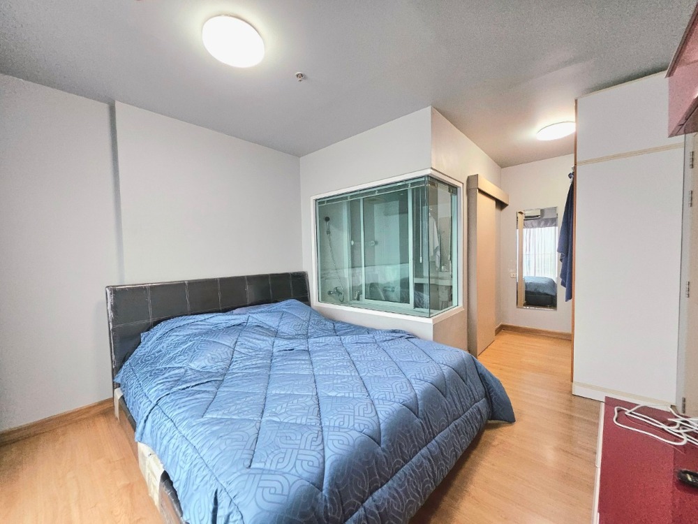 For sale: Riverfront 2 bedroom, 2 bathroom condo at Chapter One Modern Dutch, next to the Chao Phraya River. River view room, see Rama 9 Bridge, fully furnished, with 3 air conditioners.