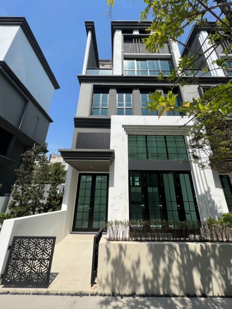 Townhome for sale with swimming pool, 4.5 floors, new house, One Atelier Private Residence Phaholyothin, near BTS Ratchayothin, Lat Phrao, Central, private elevator. Townhome for sale with swimming pool, 4.5 floors, new house, One Atelier Private Residence Phaholyothin, near BTS Ratchayothin, Lat Phrao, Central, private elevator.
