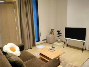 Condo for RENT ให้เช่า ** Ashton Asoke-Rama9 ห้องกว้าง 32 ตรม. 1 นอน 1 น้ำ เฟอร์บางส่วน พร้อมอยู่@29,000บาท/month  Call 096-2615656  For Rent Ashton Asoke-Rama9 1bed 32 Sq,m 0nly 29k per month ready to views everyday cal