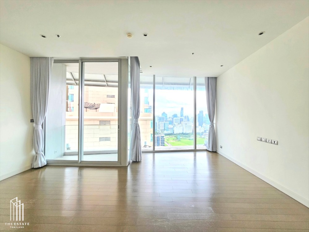 For Sale: Magnolias Ratchadamri Boulevard, South Side, with a View of The Royal Bangkok Sports Club, Featuring a Large Green Area in the Heart of the City @ 17.78 MB