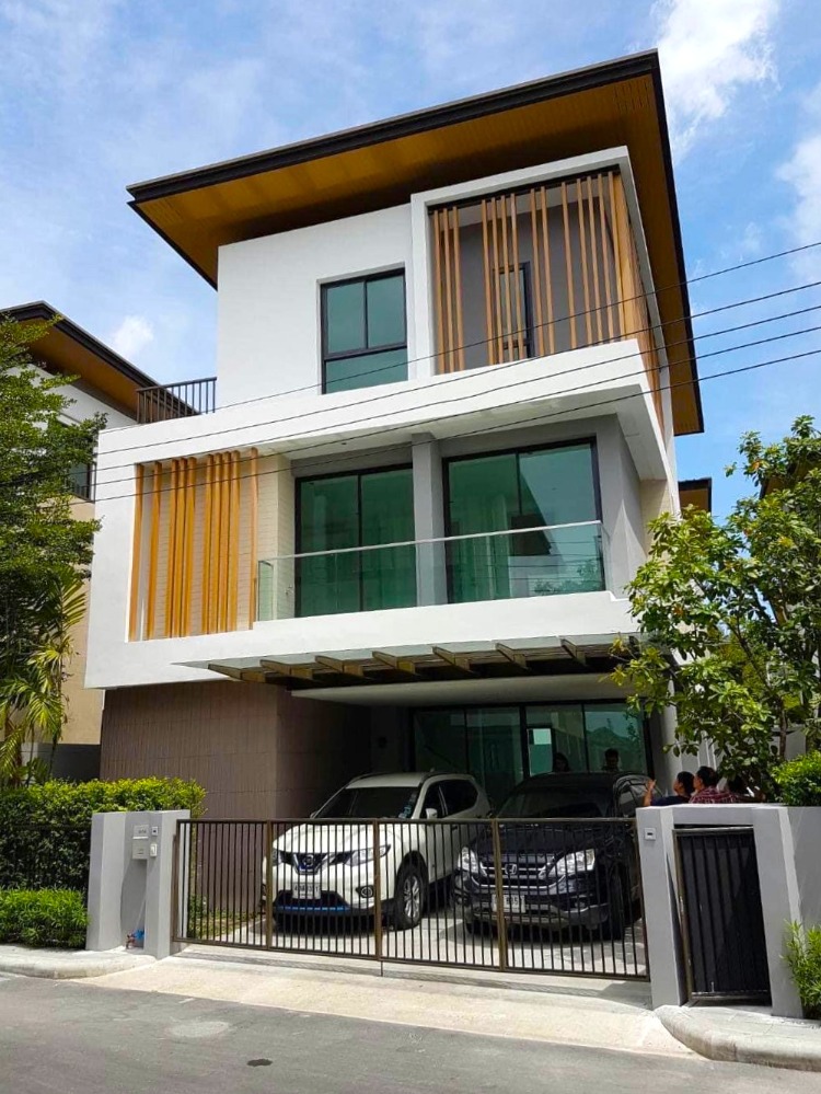 ♦ Modern style ♦ บ้านเดี่ยว 3 ชั้น 4 ห้องนอน | 52.00 ตร.ว. 300.00 ตร.ม. | ใกล้ Pan-Asia International School 4 นาที, Big C Foodplace สวนหลวง 7 นาที