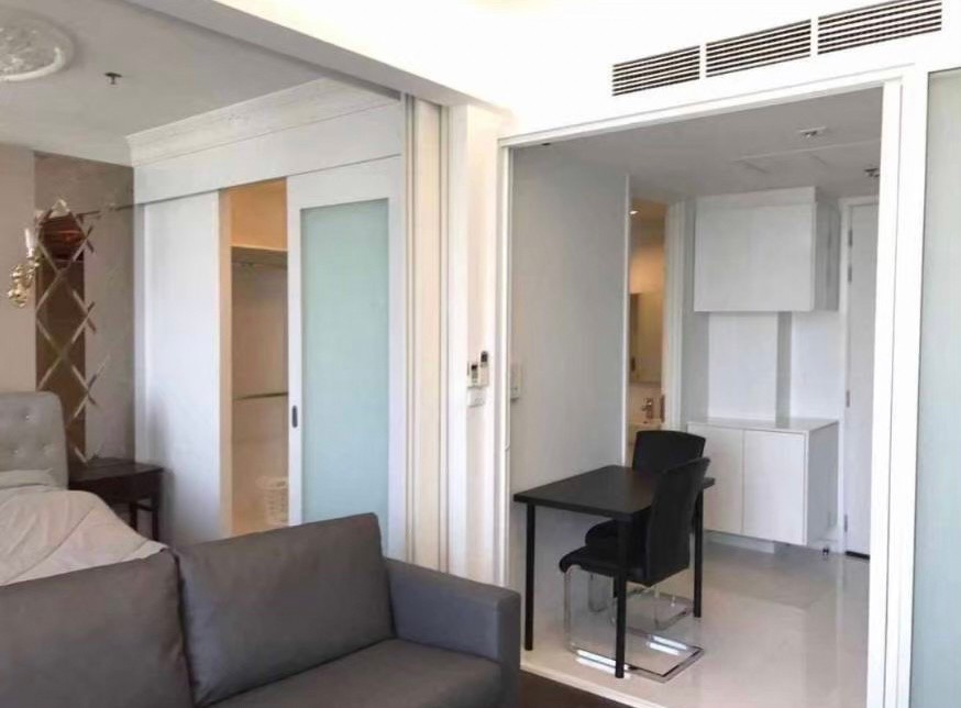 ● High floor ● ชั้น 35+ 38.44 ตร.ว. | 1 ห้องนอน 1 ห้องน้ำ | ใกล้ BRT อาคารสงเคราะห์ 1 นาที, BTS ช่องนนทรี 8 นาที ● High floor ● ชั้น 35+ 38.44 ตร.ว. | 1 ห้องนอน 1 ห้องน้ำ | ใกล้ BRT อาคารสงเคราะห์ 1 นาที, BTS ช่องนนทรี 8 นาที