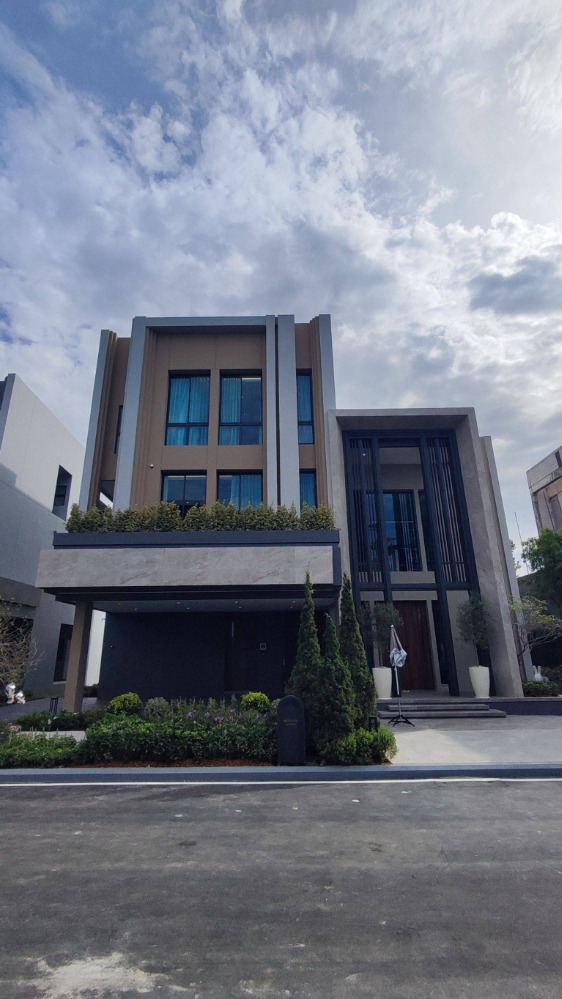 ❖ Type soliana(S) ❖Single House 3 Storey | 5 Bedrooms, 6 Bathrooms | 102.40 sq.w., 593.00 sq.m. | Near Little Walk 4 mins., International Brighton College Bangkok 8 mins. ❖ Type soliana(S) ❖Single House 3 Storey | 5 Bedrooms, 6 Bathrooms | 102.40 sq.w., 593.00 sq.m. | Near Little Walk 4 mins., International Brighton College Bangkok 8 mins.