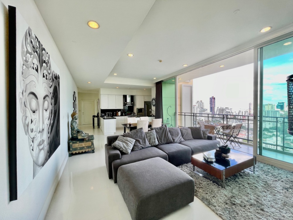 Royce Private Residence✨ Luxurious, private condo in the middle of Asoke. Royce Private Residence✨ Luxurious, private condo in the middle of Asoke.