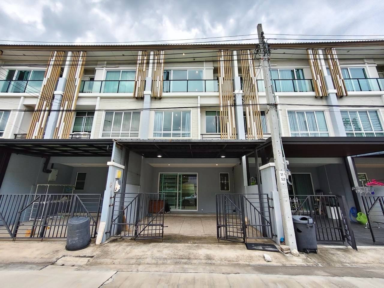 Townhome for rent, can be used as an office, THE PLANT CITI Chaengwattana-Muang Thong, very good location, convenient transportation, next to 2 expressways, one house for business and living, 3 bedrooms, 3 bathrooms, 20 sq.wa. FOR RENT! HomeOffice 3 bedro Townhome for rent, can be used as an office, THE PLANT CITI Chaengwattana-Muang Thong, very good location, convenient transportation, next to 2 expressways, one house for business and living, 3 bedrooms, 3 bathrooms, 20 sq.wa. FOR RENT! HomeOffice 3 bedro