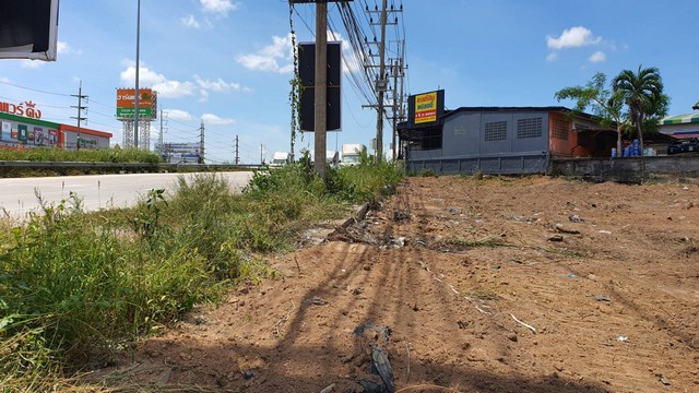 Land for sale on main road 331, Bowin, Sriracha, Chonburi, 1:3:88 rai, land frontage on main road approximately 108 meters, suitable for a showroom for selling products, good location, opposite King Hardware, near Phyathai Hospital. Land for sale on main road 331, Bowin, Sriracha, Chonburi, 1:3:88 rai, land frontage on main road approximately 108 meters, suitable for a showroom for selling products, good location, opposite King Hardware, near Phyathai Hospital.