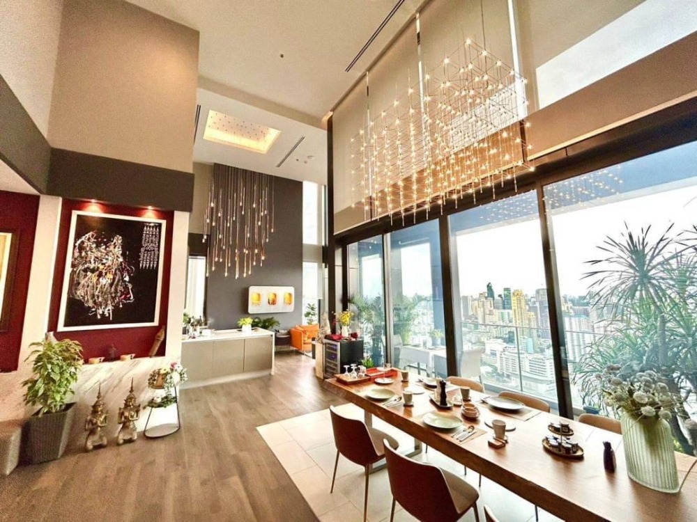 ♦ Luxury style ♦ ชั้น 35+ 300.00 ตร.ม. | 4 ห้องนอน วิวสวย | คอนโดใกล้ BTS เพชรบุรี 1 นาที, มศว. 3 นาที, เซ็นทรัล พระราม 9 7 นาที, โรงพยาบาลกรุงเทพ 9 นาที