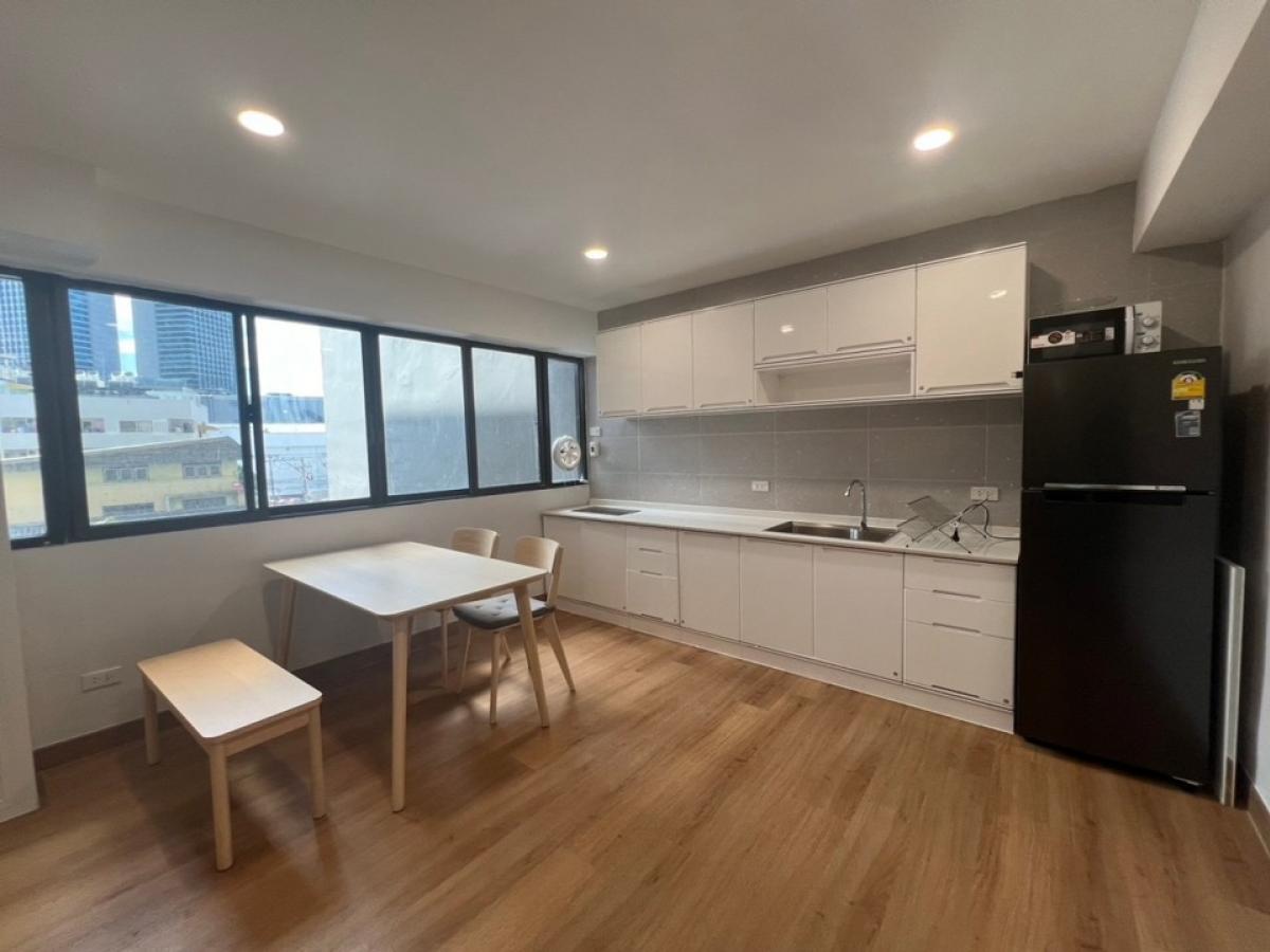 🌟CONDO คอนโด 3 ห้องนอน 1 ห้องรับแขก ไซส์ใหญ่จุใจ 96 ตร.ม. ใจกลางรัชดาฯ! 🌟 🔥 ศรีวรา แมนชั่น 2. Srivara Mansion2 ตอบโจทย์ชีวิตคนเมืองสุดชิค! • ทำเลทอง: เดินแค่ 5 นาที ถึง MRT ศูนย์วัฒนธรรมฯ! ติด Big C, ใกล้ The Street รัชดา ESPLANADE CW TOWER สะดวกสุด 🌟CONDO คอนโด 3 ห้องนอน 1 ห้องรับแขก ไซส์ใหญ่จุใจ 96 ตร.ม. ใจกลางรัชดาฯ! 🌟 🔥 ศรีวรา แมนชั่น 2. Srivara Mansion2 ตอบโจทย์ชีวิตคนเมืองสุดชิค! • ทำเลทอง: เดินแค่ 5 นาที ถึง MRT ศูนย์วัฒนธรรมฯ! ติด Big C, ใกล้ The Street รัชดา ESPLANADE CW TOWER สะดวกสุด