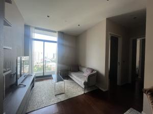 📢👇Sell with tenant til Dec 2025
Only 100 meters from BTS Phromphong, located in the Em District area.