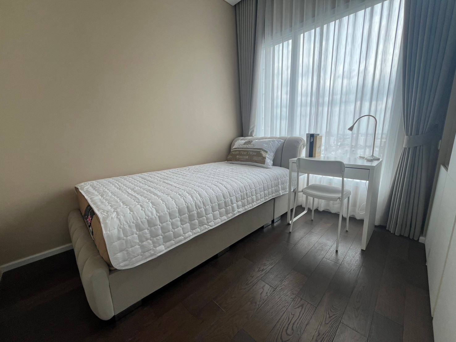 ให้เช่าราคาถูก คอนโดห้องใหม่ The Saint Residences 2-Bed ชั้นสูง ห้องสวย ระเบียงทิศใต้ – รูปที่ 2