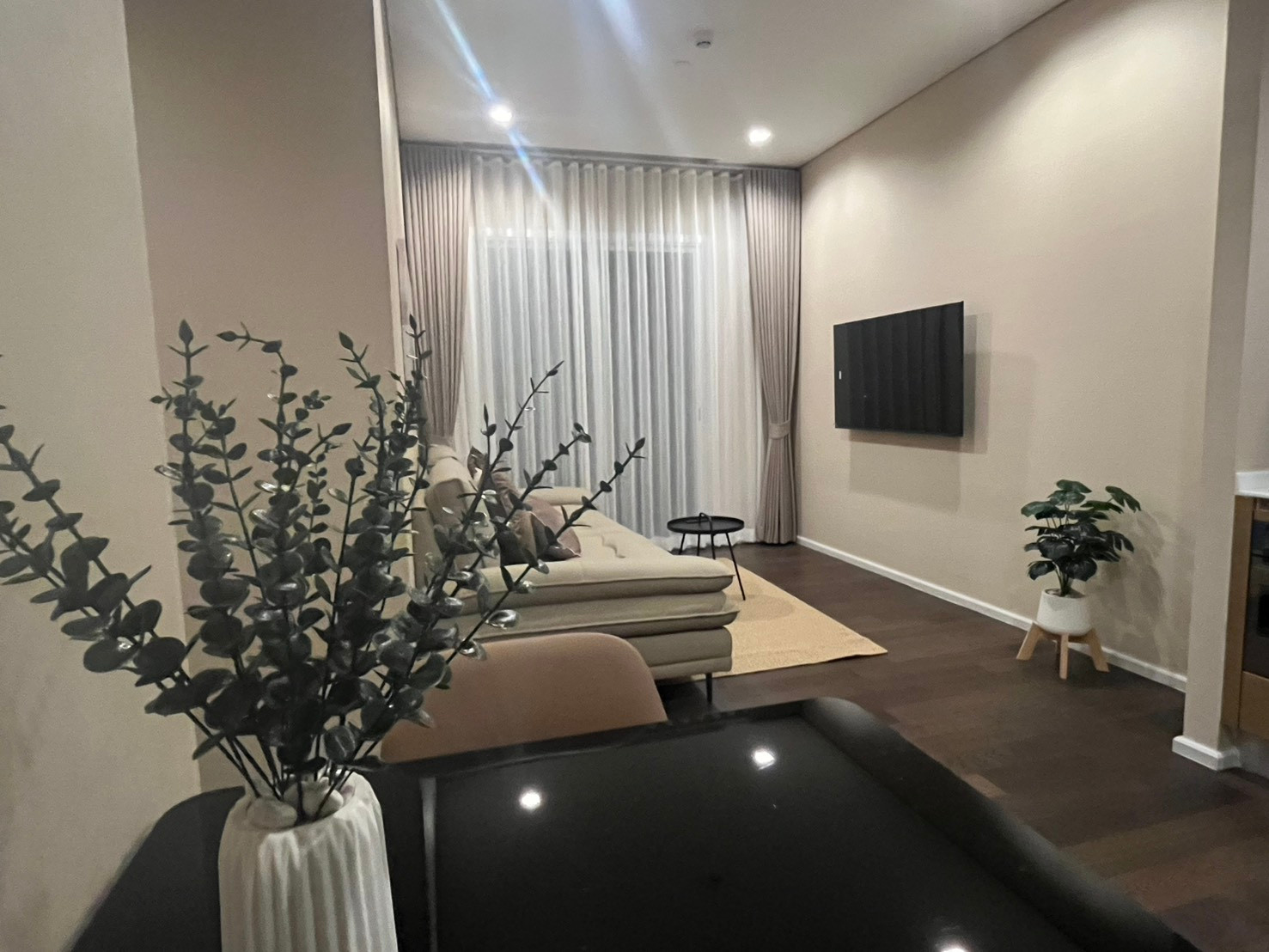 ให้เช่าราคาถูก คอนโดห้องใหม่ The Saint Residences 2-Bed ชั้นสูง ห้องสวย ระเบียงทิศใต้ – รูปที่ 3
