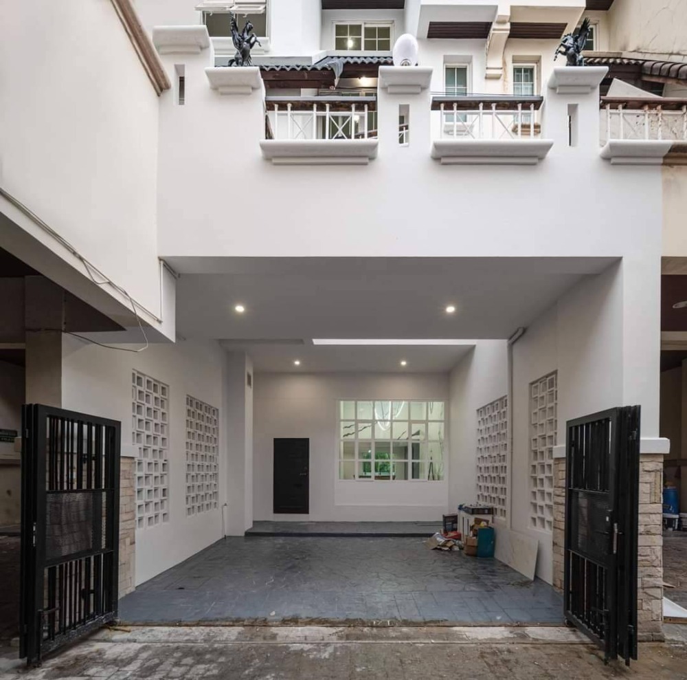 ❖ Ready to move​ in ❖ ทาวน์โฮม 4.5 ชั้น 25.50 ตร.ว. | 6 ห้องนอน 2 ที่จอดรถ | ใกล้ โรงเรียนบีคอนเฮาส์ 1 นาที, MRT สถานีลาดพร้าว 5 นาที, มหาวิทยาลัยเซ็นจอห์น 8 นาที – รูปที่ 2