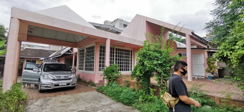 ขายบ้านพร้อมที่ดิน 247 ตร.ว ซอยบรมฯ ใกล้เซ็นทรัลปิ่นเกล้า ขายบ้านพร้อมที่ดิน 247 ตร.ว ซอยบรมฯ ใกล้เซ็นทรัลปิ่นเกล้า