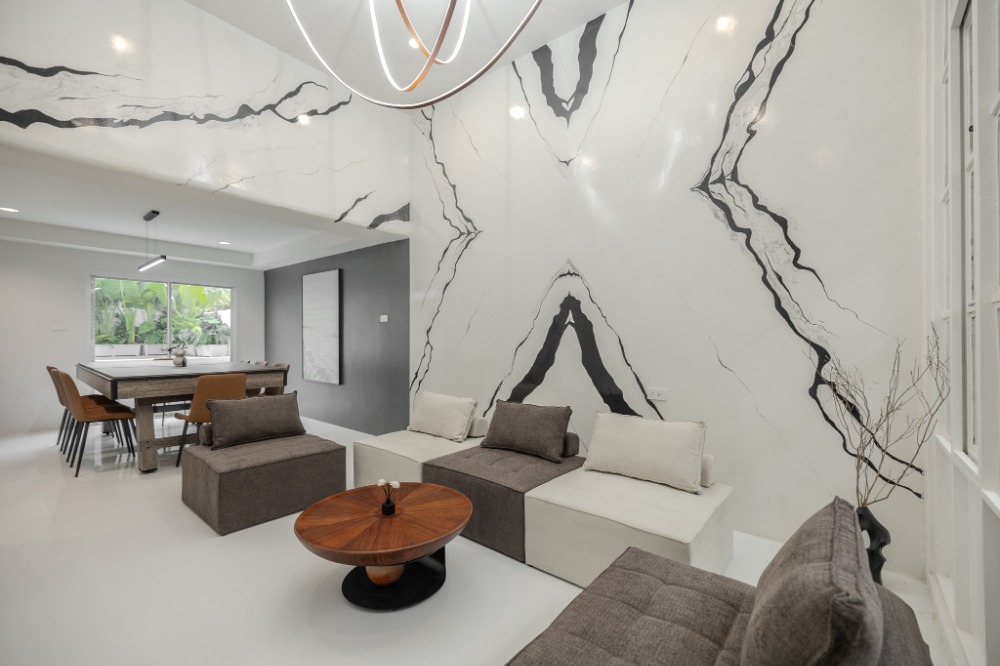ขาย/ปล่อยเช่า Luxury pool villa townhome พร้อมอยู่แถวจตุจักร ใกล้ MRT /BTS สามารถเปิดAirbnb ,office, กรุงเทพ