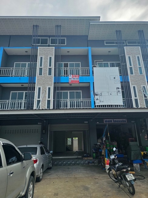 svs280 ให้เช่า ตึกแถว อาคารพาณิชย์ 3.5 ชั้น ถนนบ้านเก่า อ.พานทอง ใกล้นิคมอมตะนคร Line:  @956uovqp