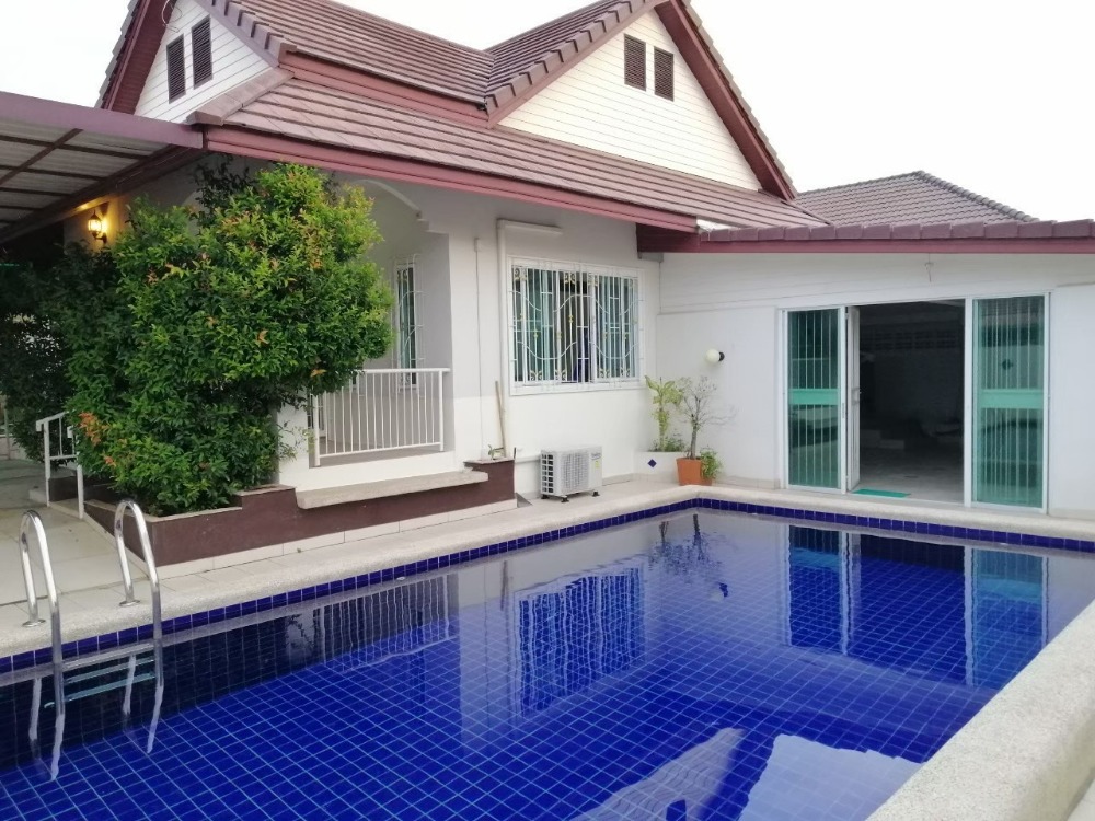 Home with swimming pool for rent (Ready to move in) 60 meters from Sukhumvit Road Home with swimming pool for rent (Ready to move in) 60 meters from Sukhumvit Road