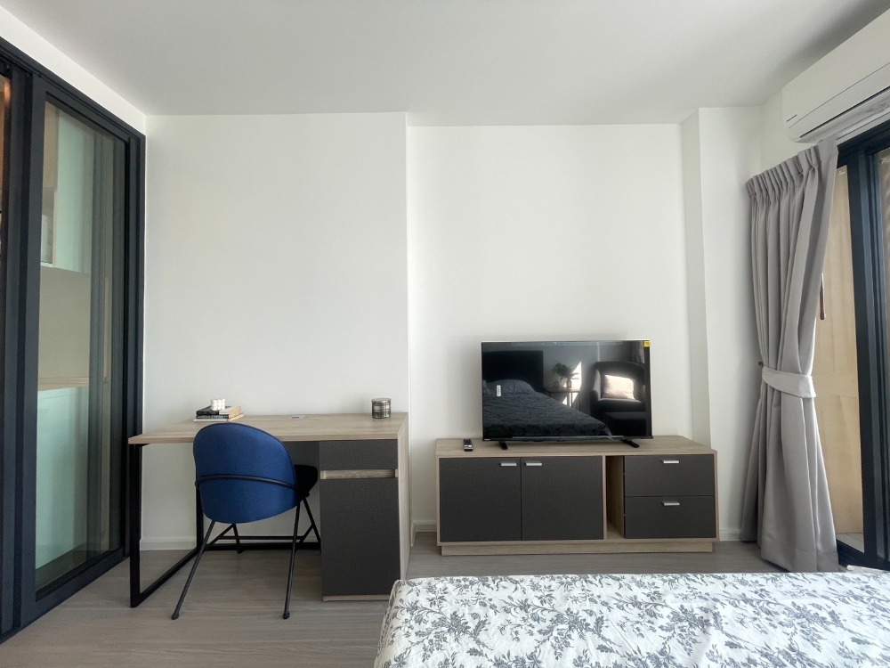 For rent, Denim Chatuchak, Studio type, 22 sq m., Fully furnished, ready to move in, high floor, beautiful view, only 12,000 baht/month.
