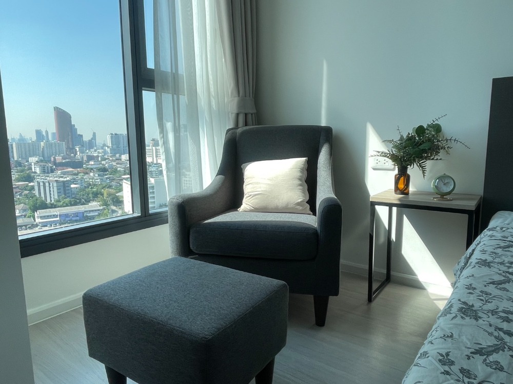 ให้เช่า Denim จตุจักร แบบ Studio 22 ตรม. Fully furnished พร้อมเข้าอยู่ ชั้นสูง วิวสวย เพียง 13,500 บาท/เดือน – รูปที่ 4