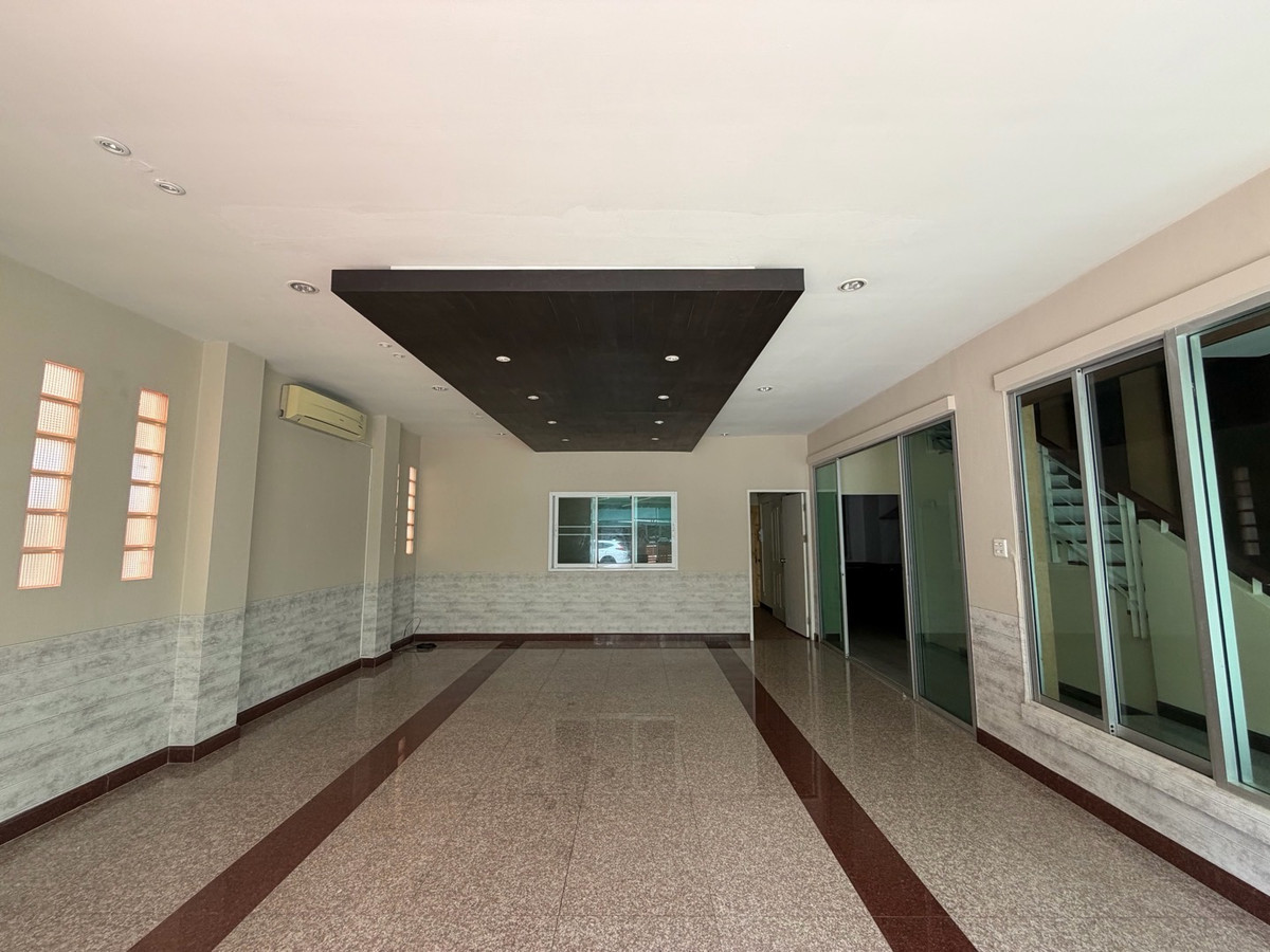 For Rent, corner townhouse for rent, 4 floors, corner townhouse, 4 floors, ready to move in, Baan Klang Muang, British Town #Srinakarin, Soi Sri Dan 24, project on the road, parking for 3-4 cars For Rent, corner townhouse for rent, 4 floors, corner townhouse, 4 floors, ready to move in, Baan Klang Muang, British Town #Srinakarin, Soi Sri Dan 24, project on the road, parking for 3-4 cars