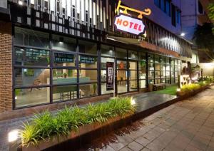 🏨 8 storey Hotel & Residencefor Sale near Hua Lamphong Station and China Town