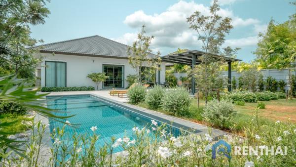 beautiful pool villa 3bedrooms 4 bathrooms