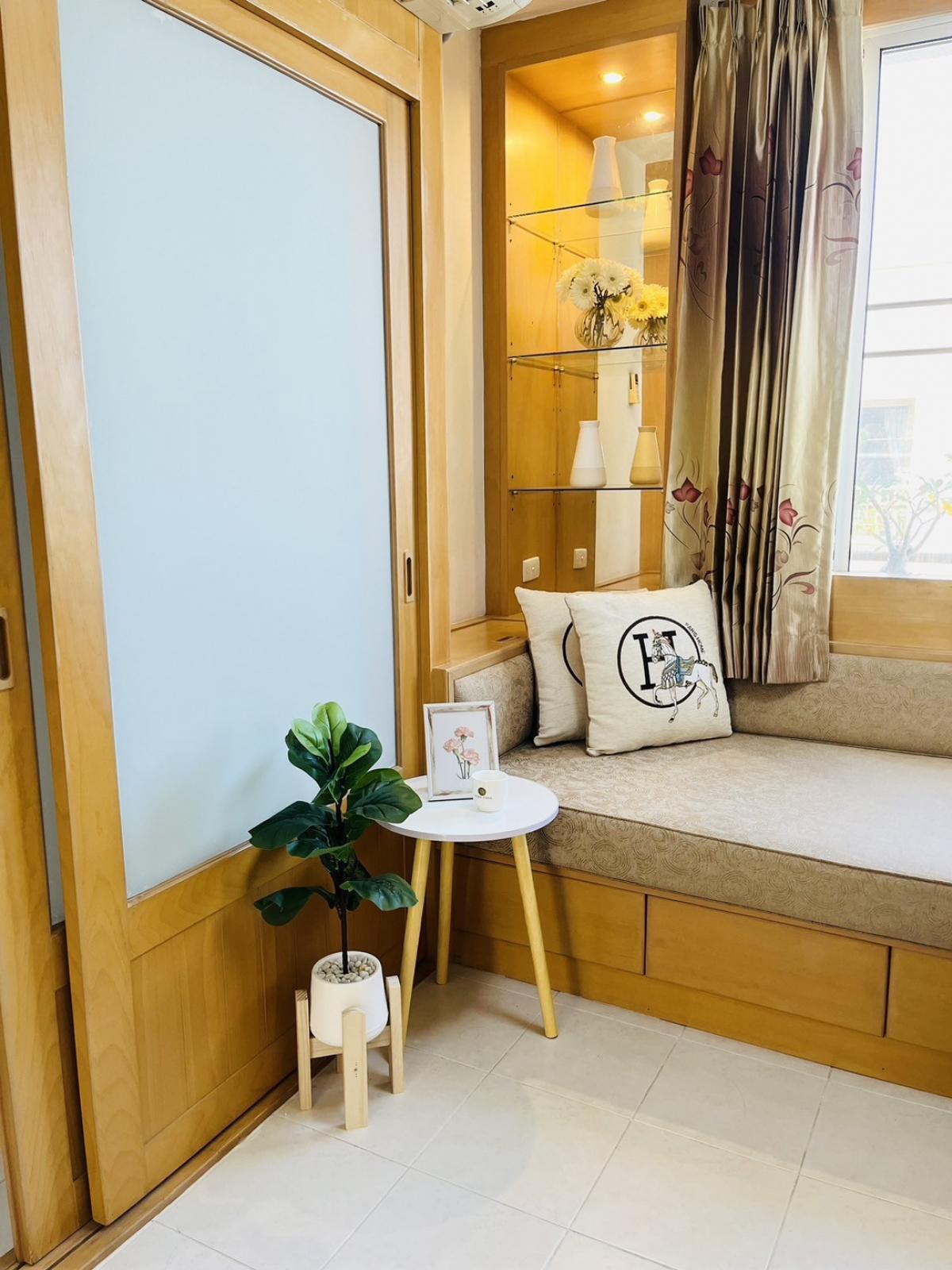 Condo for rent, 1 bedroom, built-in throughout the room, very beautiful and livable.