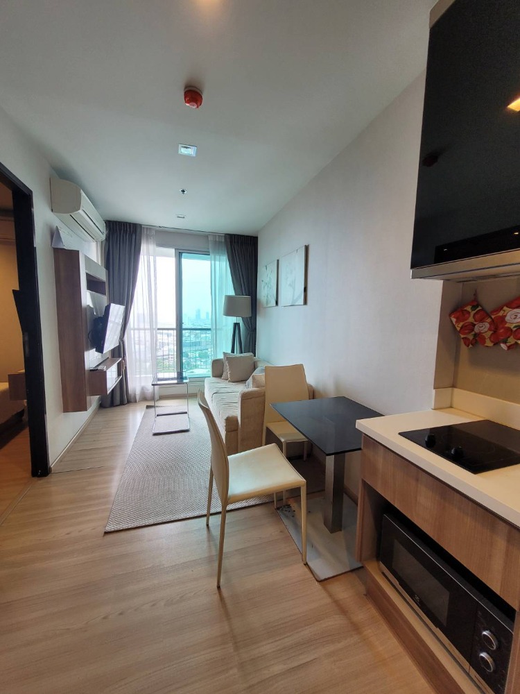 For SELL RHYTHM Sathorn 1bed, high floor, with furniture, special price