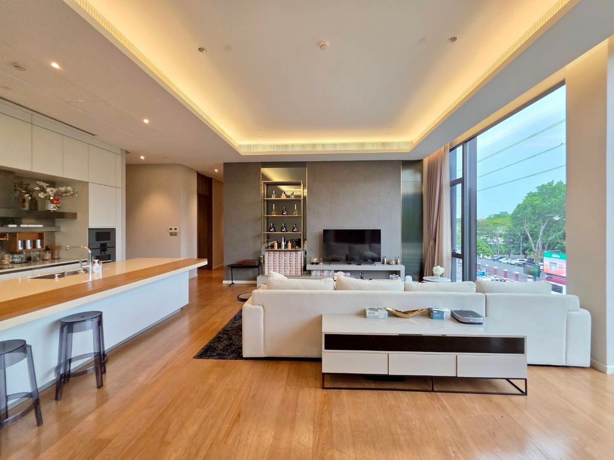 Sindhorn Lumpini: 3Bed 4bath + Maid 230.6sqm. 65,000,000 Am: 0656199198 Sindhorn Lumpini: 3Bed 4bath + Maid 230.6sqm. 65,000,000 Am: 0656199198