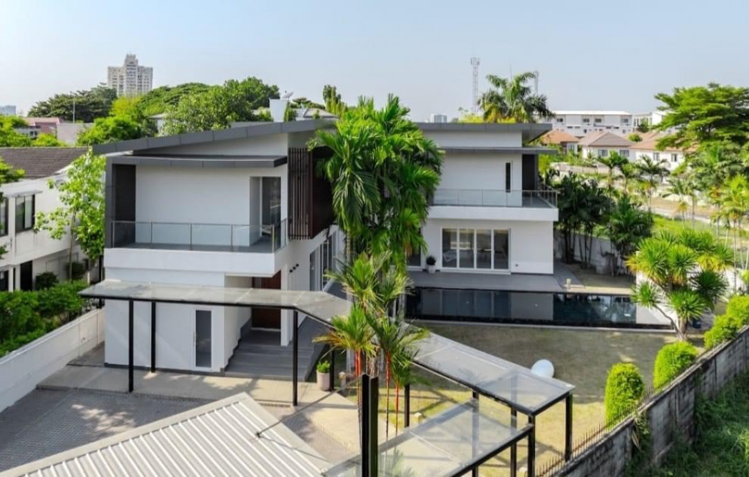 ให้เช่า บ้านเดี่ยว พัฒนาการ 30 Pool villa สุดหรู 4 ห้องนอน จอดรถ 6 คัน fully furnished ให้เช่า บ้านเดี่ยว พัฒนาการ 30 Pool villa สุดหรู 4 ห้องนอน จอดรถ 6 คัน fully furnished