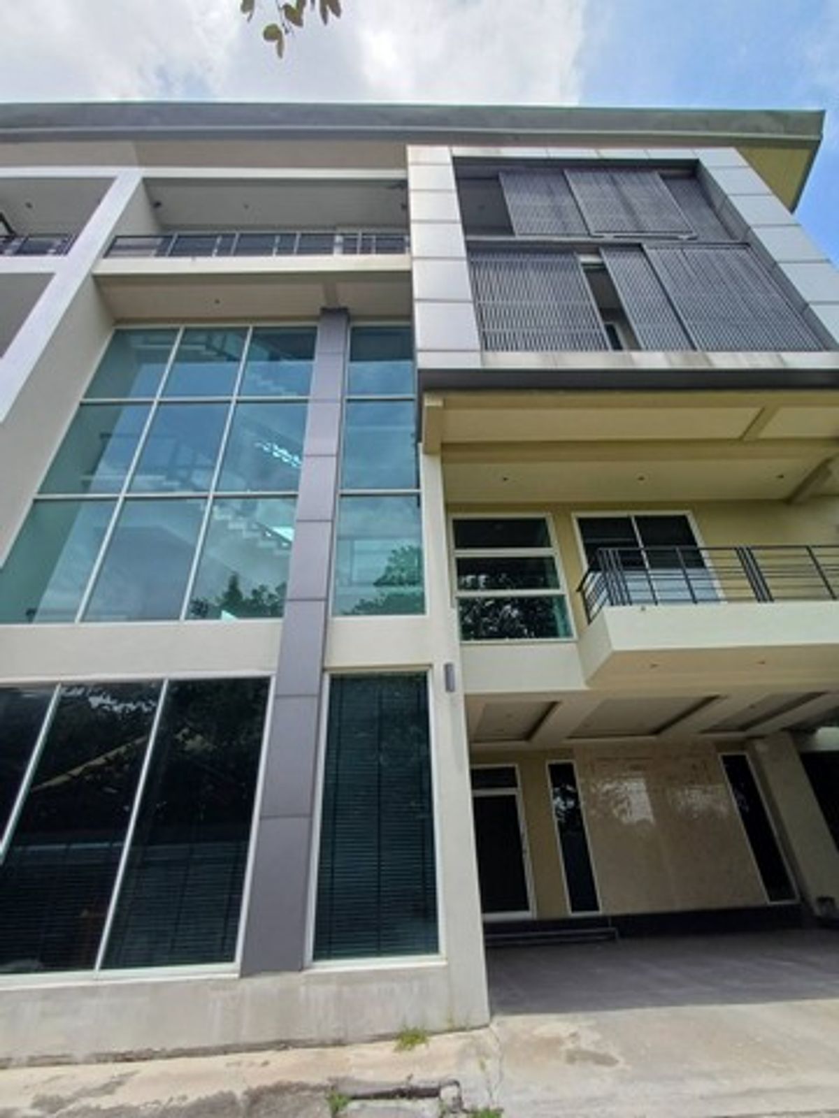 ให้เช่าโฮมออฟฟิต4ชั้นห้องมุม 600 ตร.ม.ย่านรามอินทราใกล้แฟชั่นไอแลนส์,MRTวงแหวนรามอินทรา สามารถจดทะเบียนบริษัทได้ – รูปที่ 2