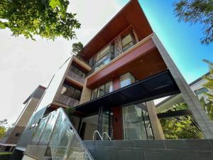 ♦ Unfurnished ♦ บ้านเดี่ยว 4 ชั้น 4 ห้องนอน | 80.00 ตร.ว. 550.00 ตร.ม. | ใกล้ สวนเฉลิมพระเกียรติสมเด็จย่า 8 นาที, MRT คลองเตย 10 นาที