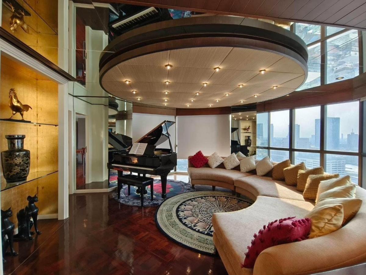 📢👇 The Exclusive Luxury Private Residence with Chao-Phaya River view in the prime location building at SilomA unique penthouse with Thai art studio design ,  5 private balconies horizon sunset view