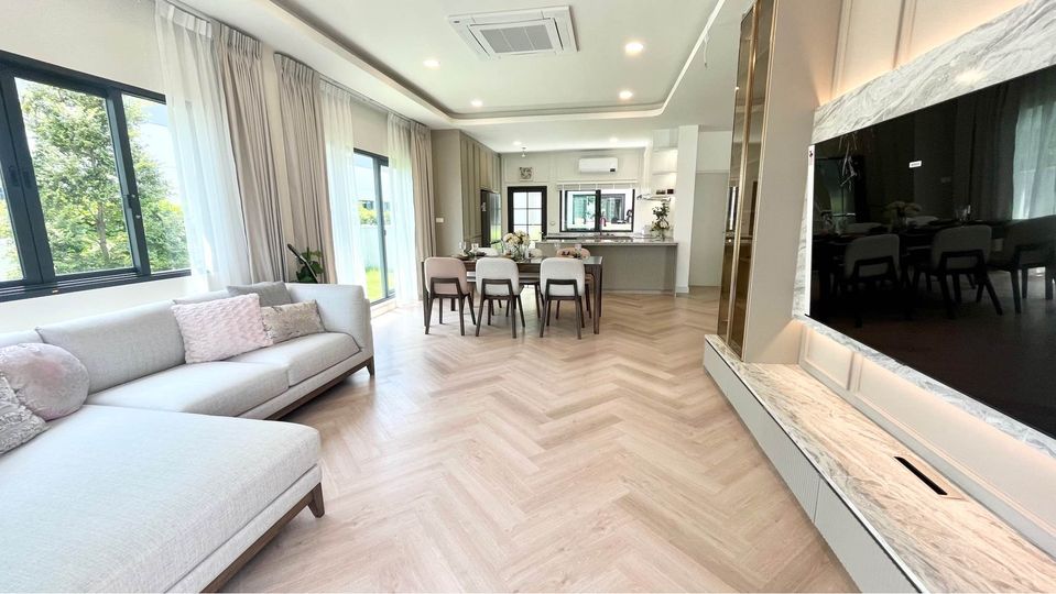 Centro Bangna 4 bed 5 bath 280 sqm with big yard Centro Bangna 4 bed 5 bath 280 sqm with big yard