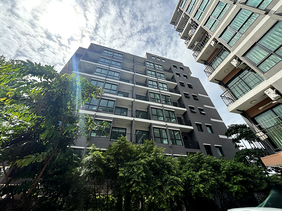 Condo for sale: The Interchange Lak Si, a comfortable condo with 24-hour security system. Condo for sale: The Interchange Lak Si, a comfortable condo with 24-hour security system.