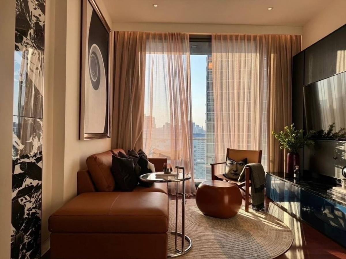 📢👇 Sell with tenant til July 26 at one of a modern luxury condo in Thonglor, designed by: Thailand's Best interior designer Khun Ticha “Best Luxury Home Staging“Fully furnished ,  nice layout, concierge, limousine service to BTS , near - Strabu