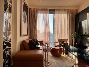 📢👇 Sell with tenant til July 26  at one of a modern luxury condo in Thonglor, designed by: Thailand's Best interior designer Khun Ticha “Best Luxury Home Staging“Fully furnished ,  nice layout, concierge, limousine service to BTS , near - Strabu
