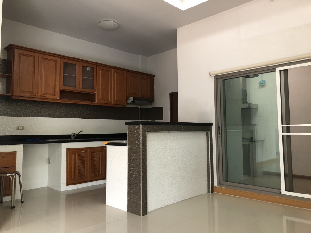 ขายทาวน์โฮม 3 ชั้น หมู่บ้านภัทรโมทาวน์ (Mo Town) ใกล้รถไฟฟ้าสีชมพู สถานีแจ้งวัฒนะ-ปากเกร็ด 28(หน้าเซ็นทรัลแจ้งวัฒนะ) ใกล้ทางด่วน โทร. 0821055570, 0818444736 – รูปที่ 4