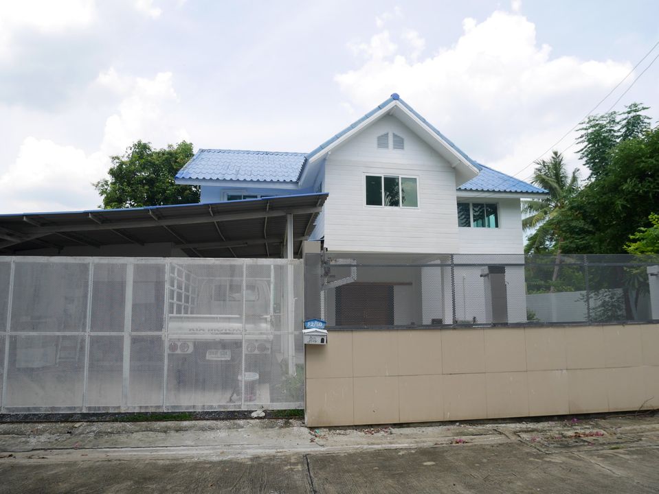 S-HPDM102 ขาย บ้านเดี่ยว ติดถนนซอยประเสริฐมนูญกิจ 30 2ชั้น ทิศใต้ พื้นที่ 98ตรว. พื้นที่ใช้สอย 300ตรม. 7นอน 3น้ำ 12.772ล้าน 064-959-8900