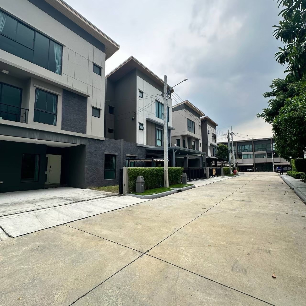 *For rent: House in the middle of the city, Ram Intra 83 Station, luxury style, 3 floors, corner house, garden view, ready to move in – รูปที่ 2