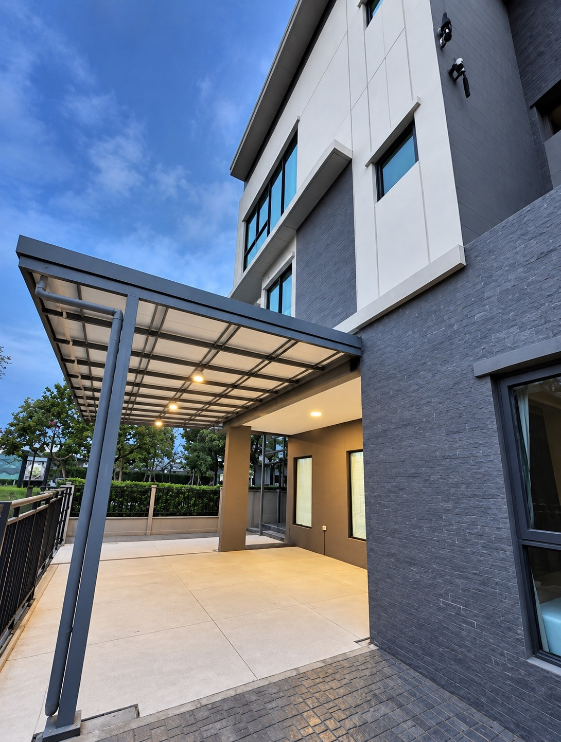 *For rent: House in the middle of the city, Ram Intra 83 Station, luxury style, 3 floors, corner house, garden view, ready to move in – รูปที่ 3