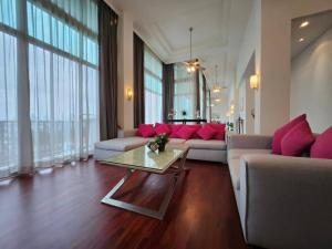 (Pet Friendly) Sathorn Penthouse for rent 4 Beds 350 Sqm. Fully Furniture Ready to move in