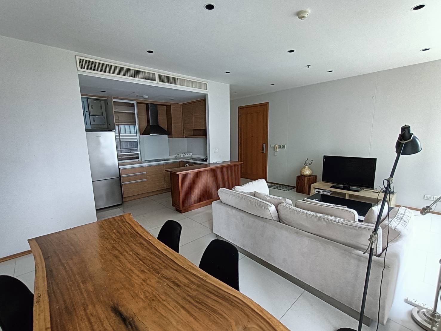 The Emporio Place river view 3 bedroom 161sqm for sale only 29.5Mb please contact 0816878954