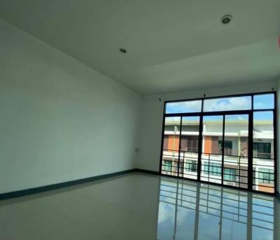 Townhome for sale, Sixnature, next to Kanlapaphruek Road. Next to Kanchanaphisek Road Near the expressway, convenient travel