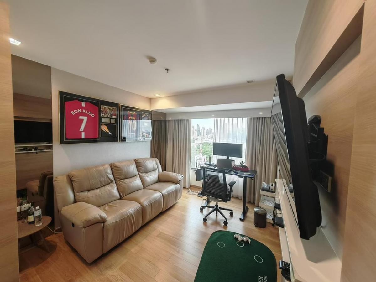 📢👇Good price, good location, good for living or investing as located on Rama 4 road, opposite new project One Bangkok, near Lumpini park, sathorn, silom