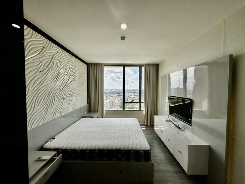 For rent 333 Riverside high floor river view