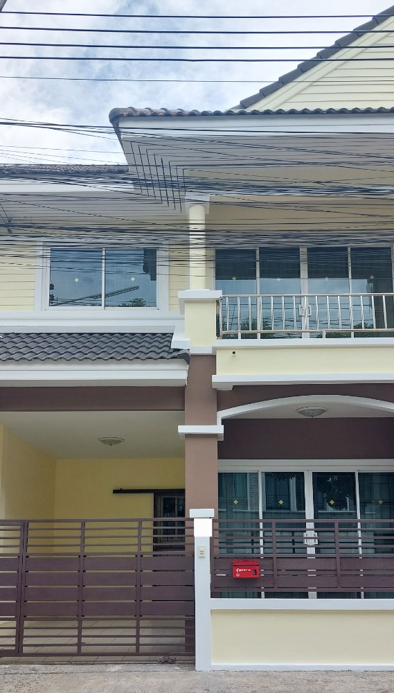 For rent 2-storey townhouse, good condition, Wilawan Village 2, Sukhapiban 5 Road, entrance of the alley, near the guardhouse, safe, very convenient, 1 minute walk to the main road, 3 minutes to 7/11, 3-10 minutes drive to Big C, gas station, market, hosp For rent 2-storey townhouse, good condition, Wilawan Village 2, Sukhapiban 5 Road, entrance of the alley, near the guardhouse, safe, very convenient, 1 minute walk to the main road, 3 minutes to 7/11, 3-10 minutes drive to Big C, gas station, market, hosp